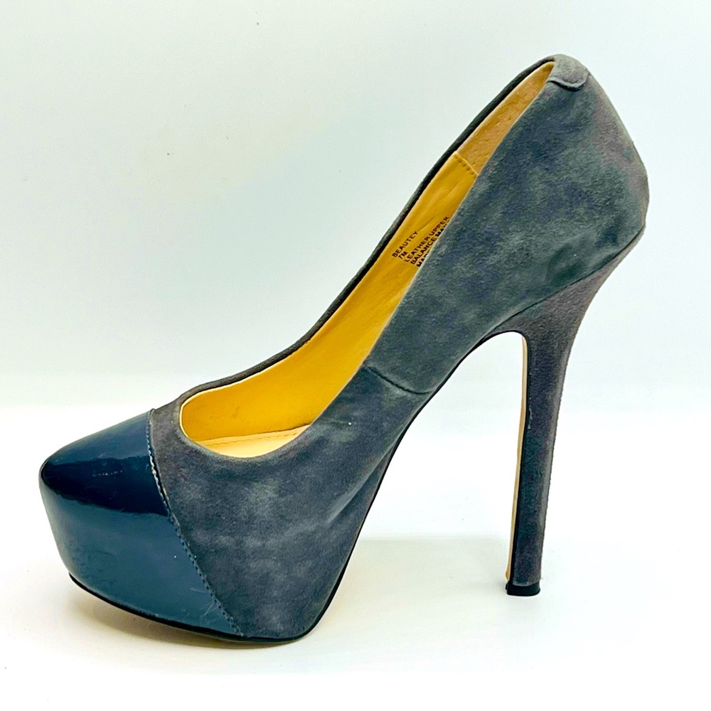 STEVE MADDEN Beauty Gray Suede W/ patent Leather Toe  5”/2” Platform Heels US 7M